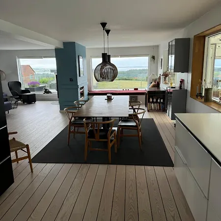 Villa House With Heated Pool And Great Sea View *