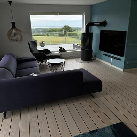 House With Heated Pool And Great Sea View